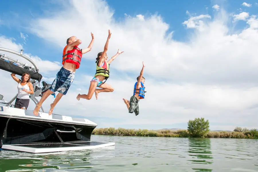 Watercraft-Insurance-Family-Jumping-Off-Boat-in-the-Lake-min