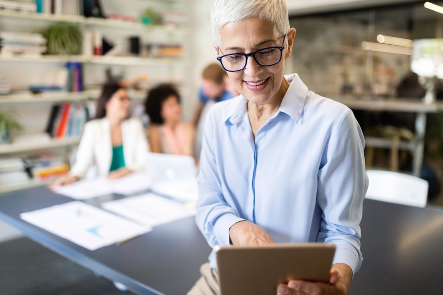Business-Owners-Insurance-Business-Owner-Using-Technology-to-Run-Her-Business Business-Owners-Insurance-Business-Owner-Using-Technology-to-Run-Her-Business